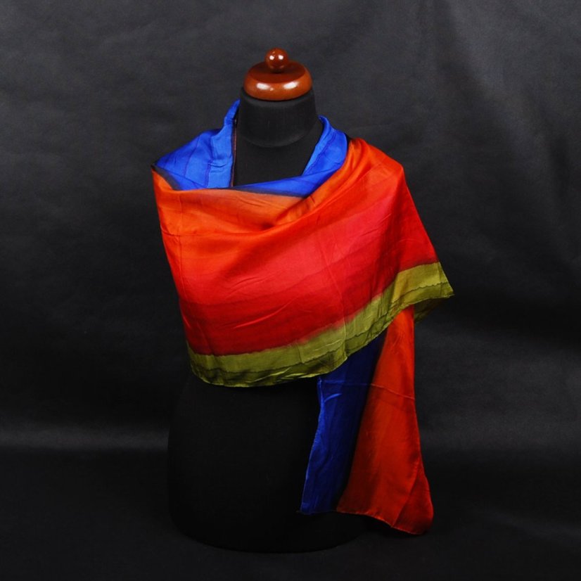 Handgemalter Seidenschal mit Orange, Rot und Dunkelblau