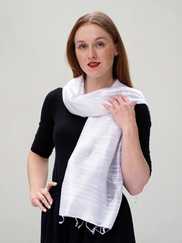 Schal aus Rohseide weiß