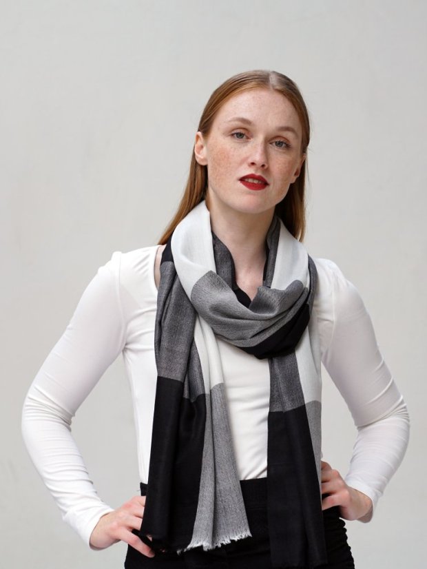 Kaschmirische Pashmina exklusiv kariert schwarz-weiß