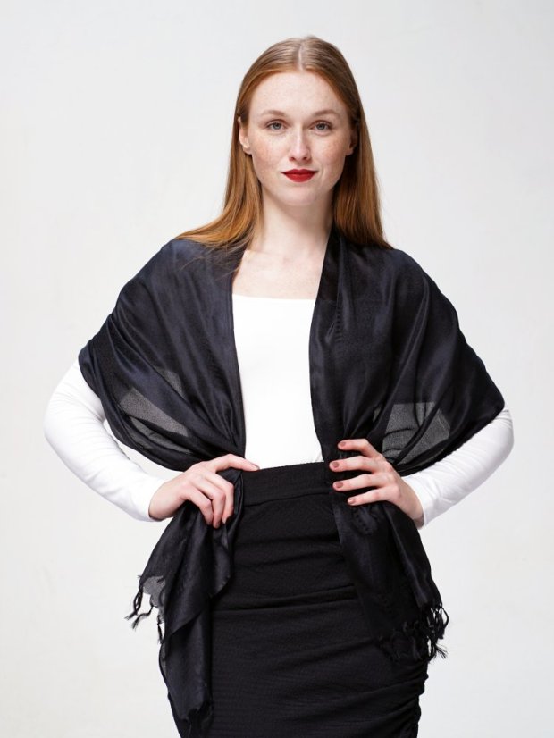 Hedvábná šála z Váránasí černá