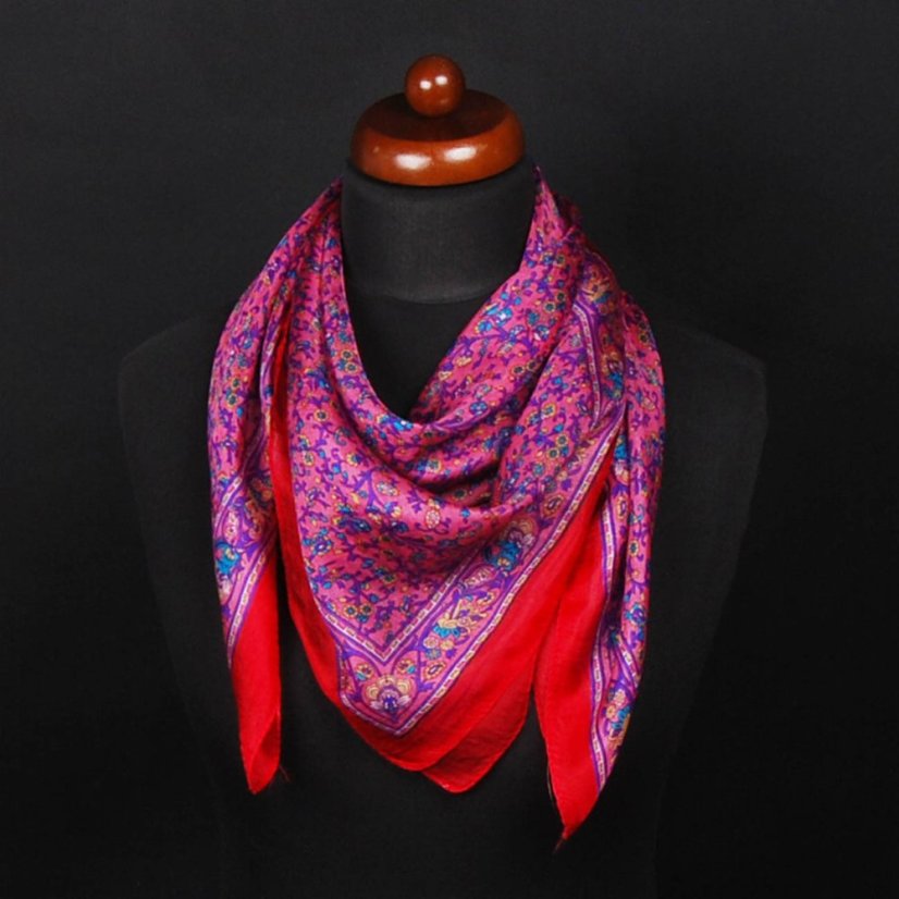 Hedvábný šátek s potiskem růžový s tmavě modrofialovou a červenou