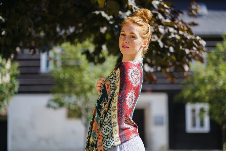 Vícebarevné šály z viskózy