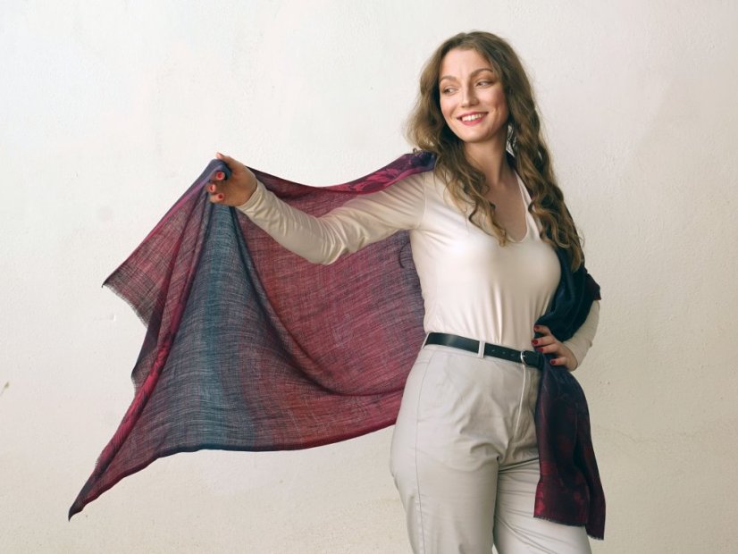 Kašmírska vlnená pašmína exclusive čierna s tmavoružovou a modrou farbou