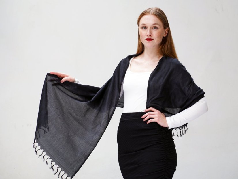 Hedvábná šála z Váránasí černá