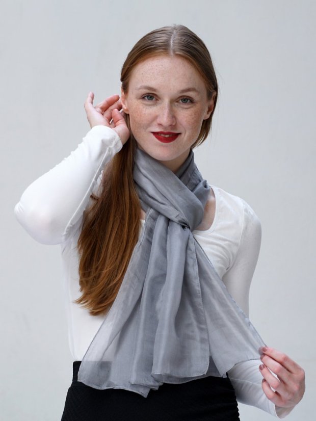 Hodvábny šál jednofarebný šedý