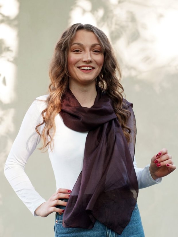 Hedvábná šála jednobarevná tmavě hnědá