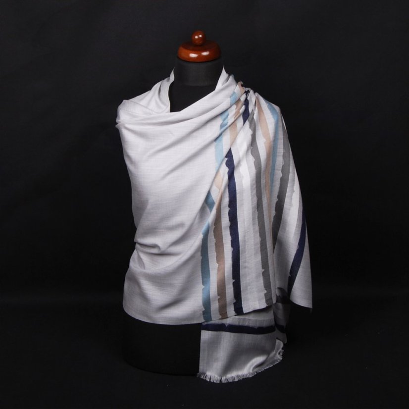 Šál z viskózy a hodvábu s pruhmi svetlošedý s šedou farbou