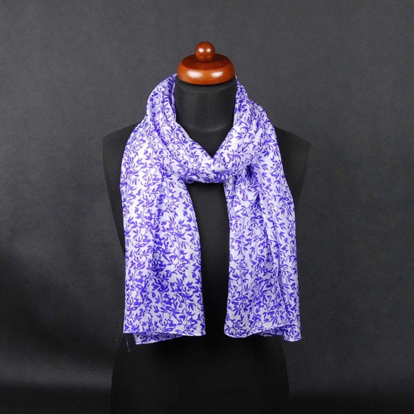Hodvábny šál s potlačou fialovomodro-biely