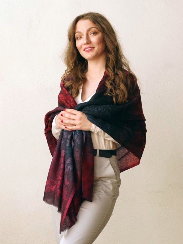 Kašmírska vlnená pašmína exclusive čierna s tmavoružovou a modrou farbou