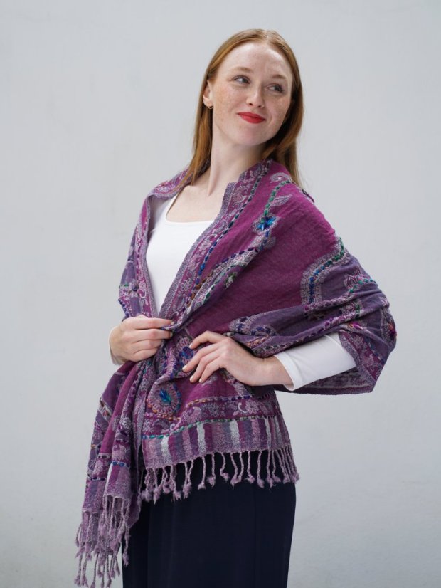 Šál z merino vlny s vyšívaním fialový