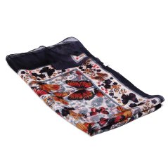 Hodvábny šál s potlačou s motýlikmi s šedou, čiernomodrou a červenou farbou