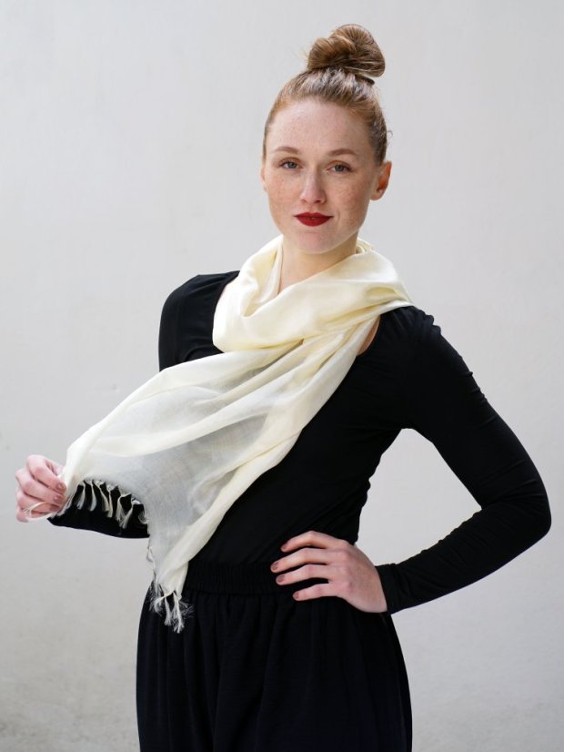 Hedvábná šála z Váránasí světle žlutá