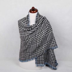 Šála z viskózy a akrylu oboustranná černo-bílá se světle modrou