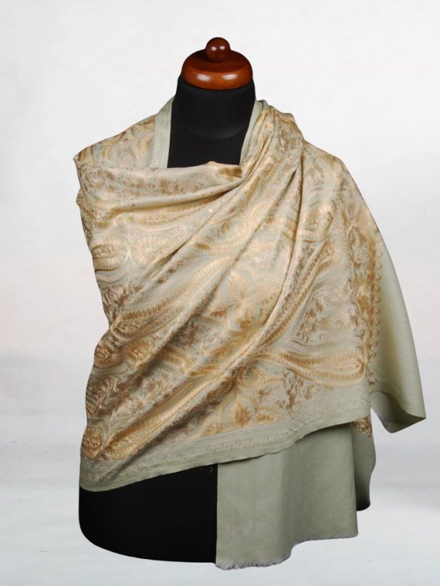 Kašmírsky vlnený šál vyšívaný hodvábom svetlozelený s béžovou a zlatou farbou