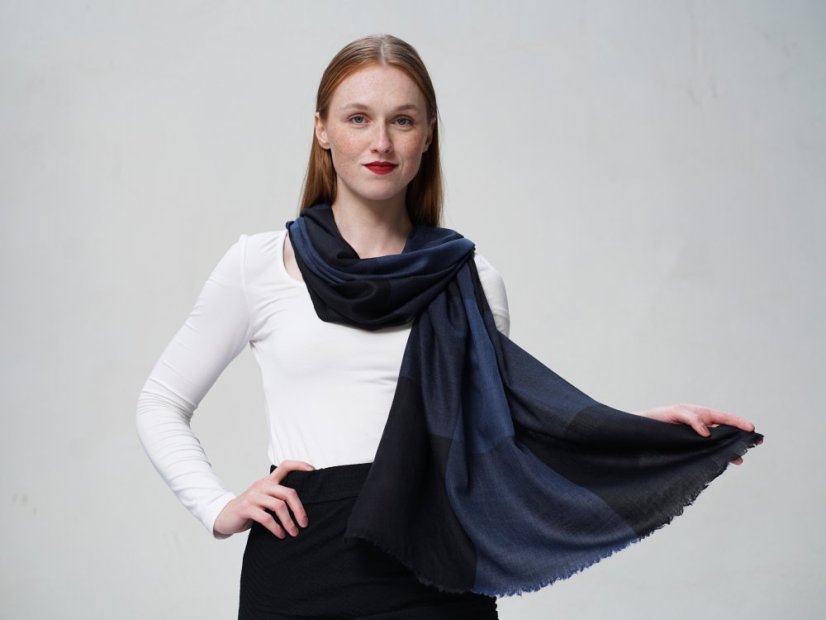 Kaschmirische Pashmina exklusiv kariert dunkelblau-schwarz