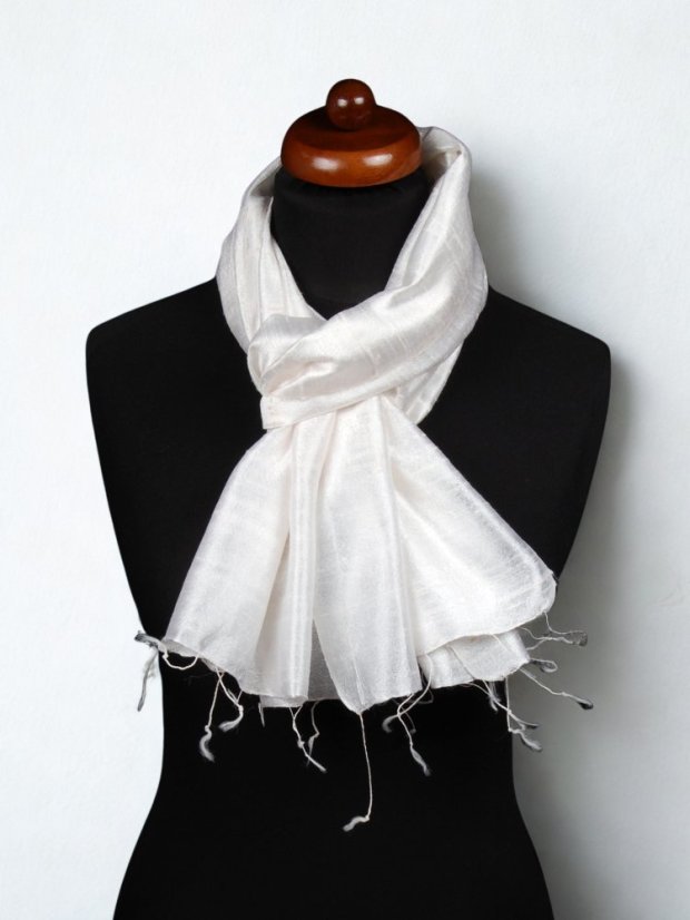 Schal aus Rohseide cremefarben